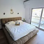 3br Gem, - 1gb Wi-fi Apartment *