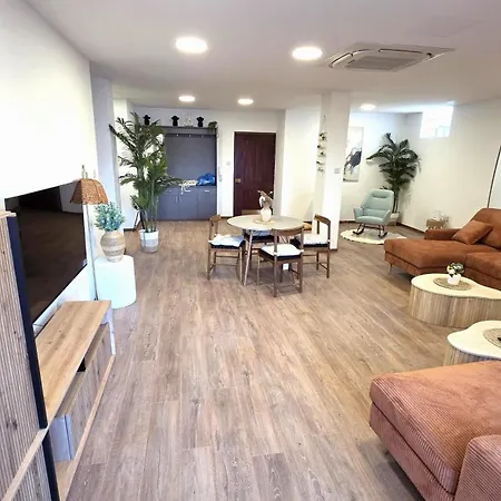 3br Gem, - 1gb Wi-fi Apartment *